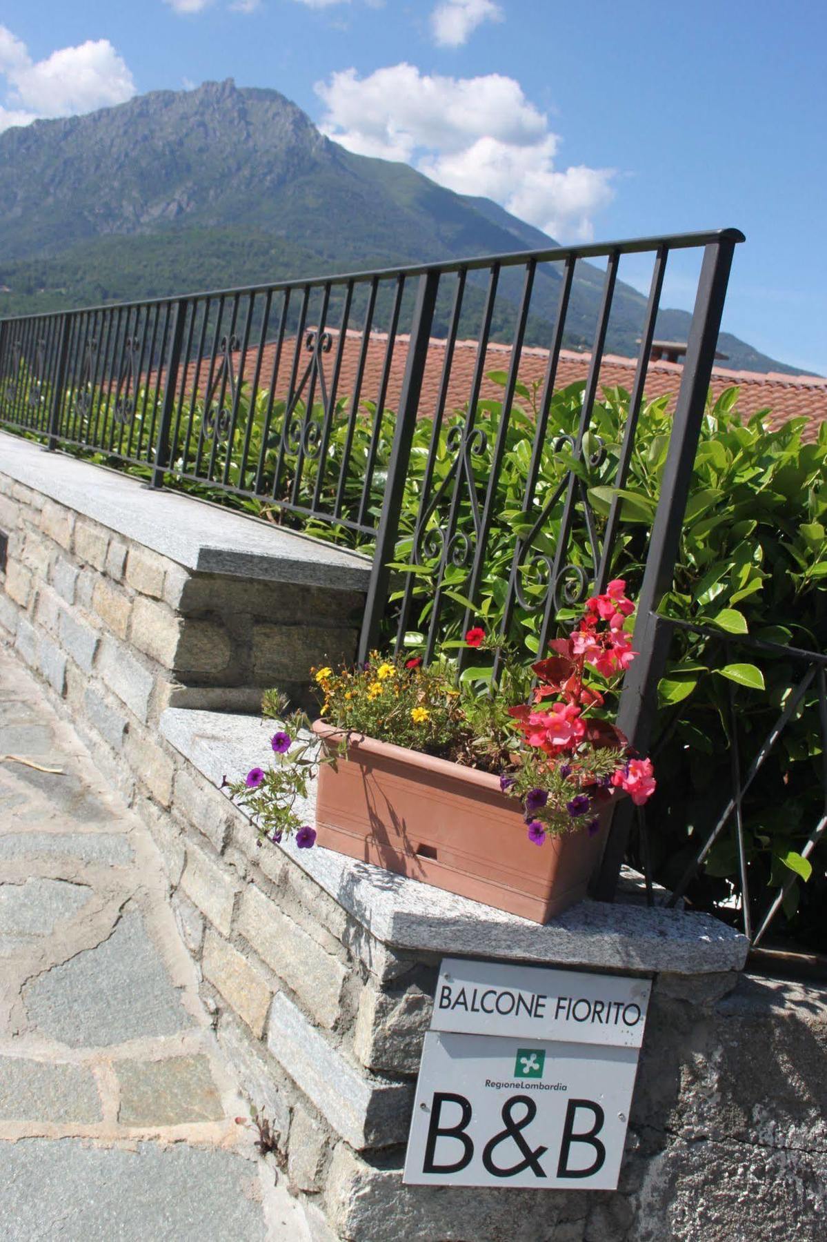 Balcone Fiorito Couette-café *